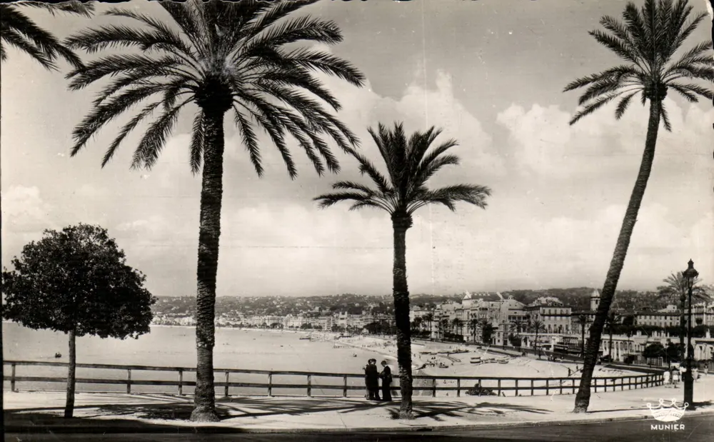 Vista della spiaggia di Nizza — editore Munier, numero di serie non visibile - Recto