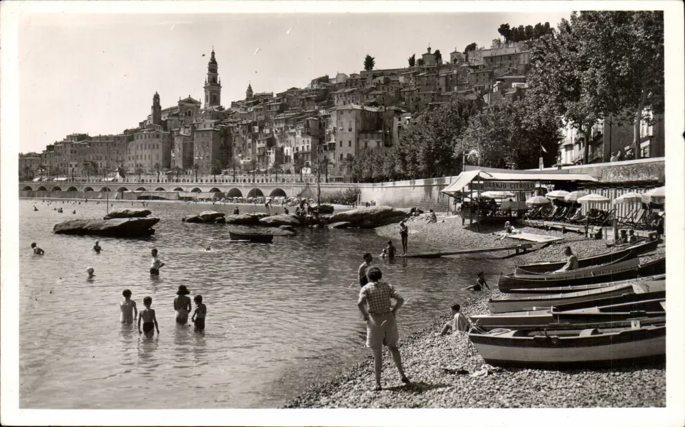 Menton - Der Sablettes-Strand und das alte Stadttor — Édition La Cigomaldi, n° 1715 - Vorderseite