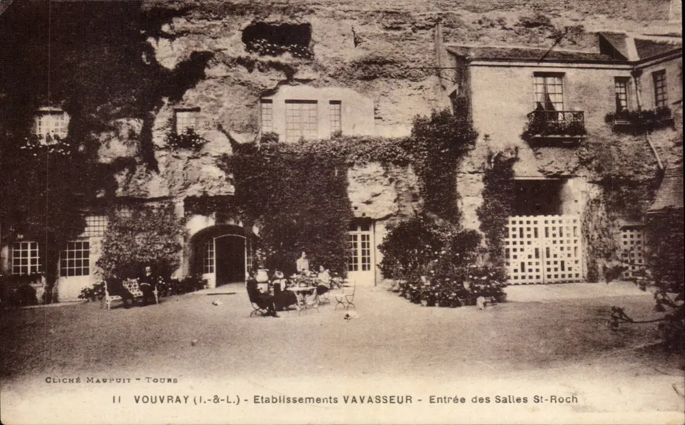 Vouvant - Vavasseur-Establishments - Eingang zu den St-Roch-Sälen - Vorderseite