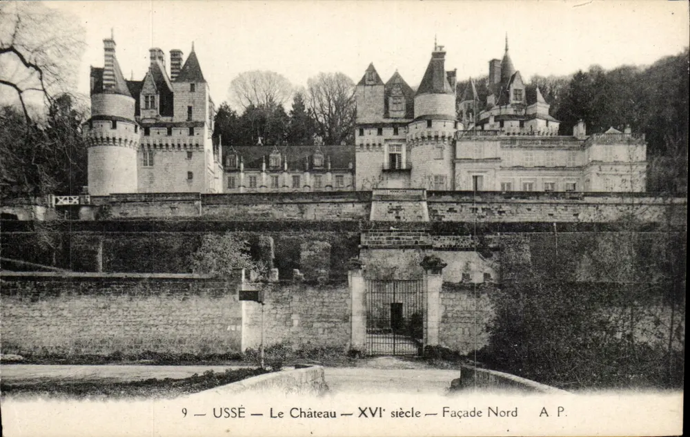 Ussé — Das Schloss — 16. Jahrhundert — Nordfassade — A.P. - Vorderseite