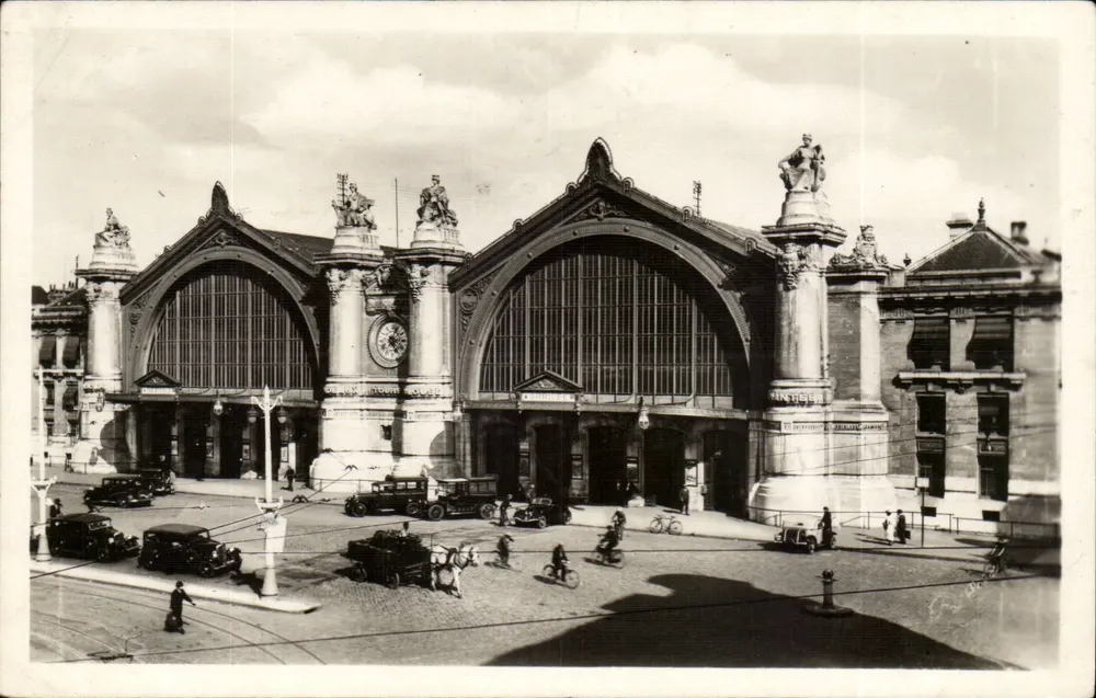Estação de Tours — vista do edifício com veículos e pedestres — editor: F. Real-Photo C.A.P. - Frente