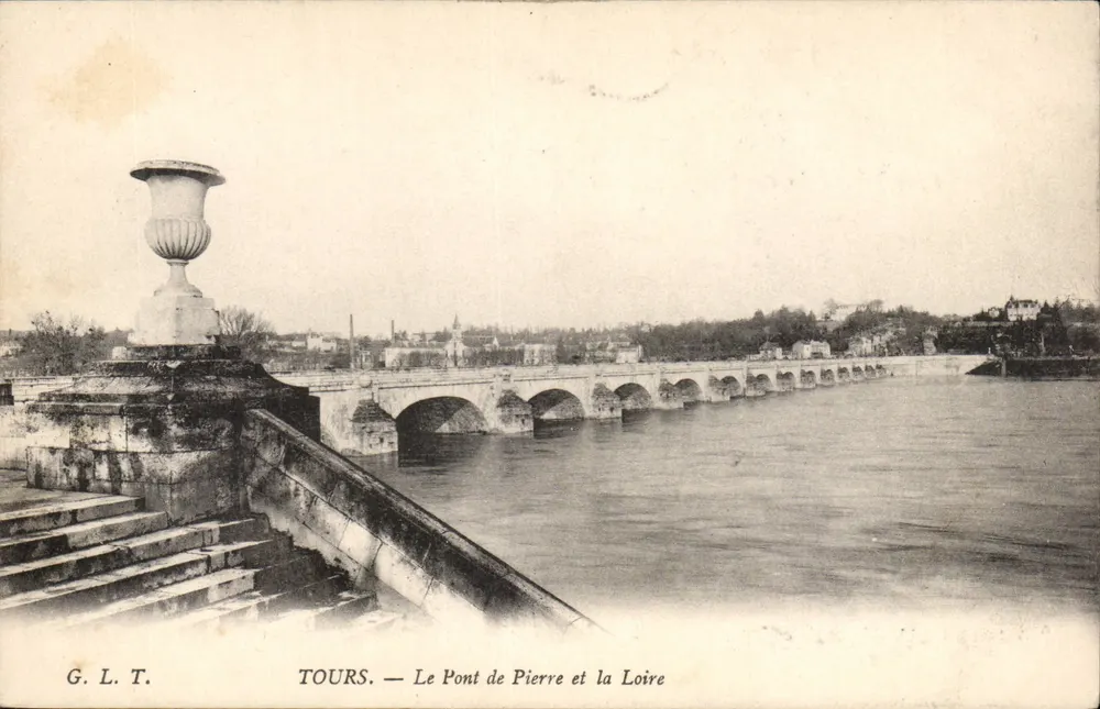 Tours — El Puente de Piedra y la Loira — G. L. T. - Anverso