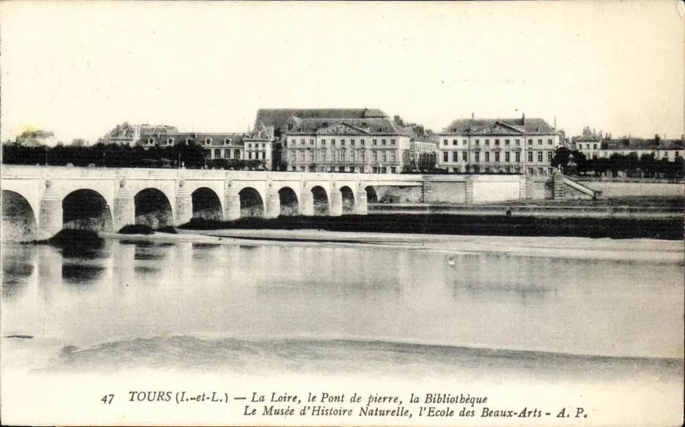 Tours (Indre-et-Loire) — Die Loire, die Steinerne Brücke, die Bibliothek, das Museum für Naturgeschichte, die Akademie der Bildenden Künste — A. P. - Vorderseite