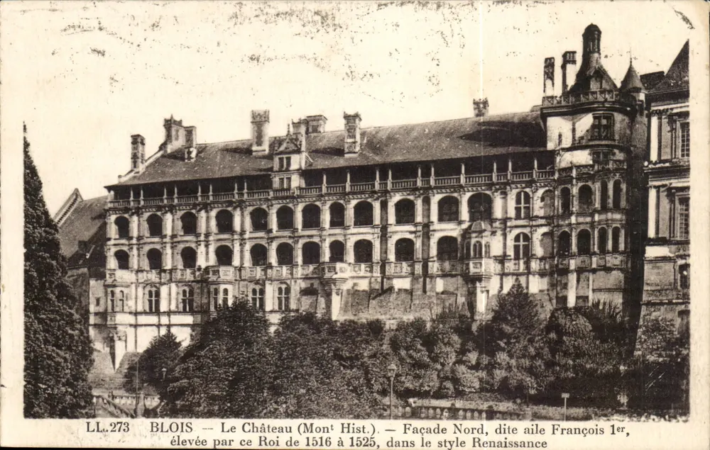 Blois — Das Schloss (Mon'Hist.) — Nordfassade, genannt Flügel François Ier, errichtet von diesem König zwischen 1516 und 1525 im Renaissance-Stil - Vorderseite