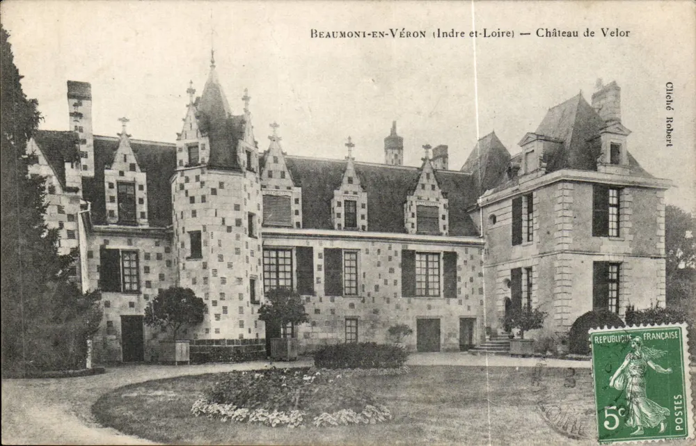 Beaumont-en-Véron (Indre-et-Loire) — Castelo de Velor — Châtel Robert - Frente