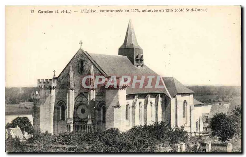 Candés (Loir-et-Cher) — Die Kirche, begonnen 1175, fertiggestellt 1215 (Südwestseite) - Vorderseite