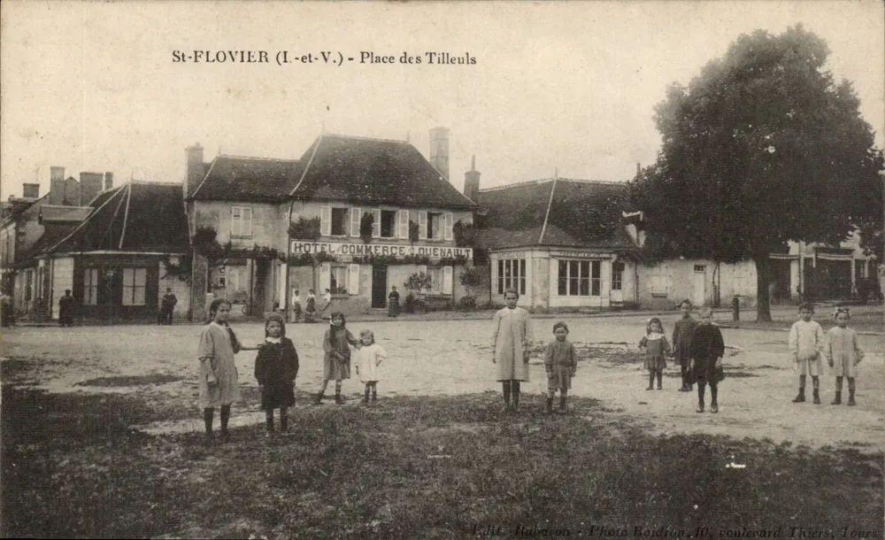 St-FLOVIER (I.-et-V.) - Place des Tilleuls — Uitgever Rabaccon, Foto Bordon, boulevard Thiers, Tours - Voorkant