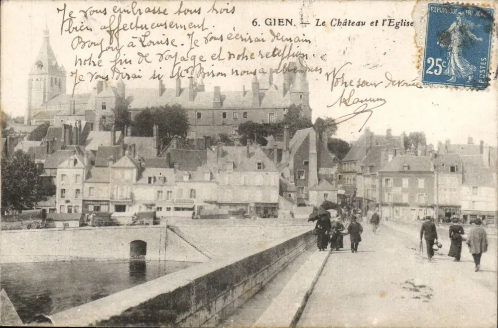 Gien — O Castelo e a Igreja — Carta postal - Frente