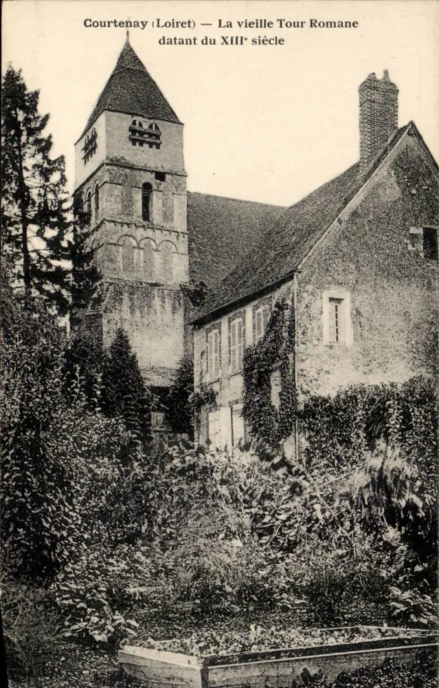 Courtenay (Loiret) — Die alte romanische Turm aus dem 13. Jahrhundert - Vorderseite