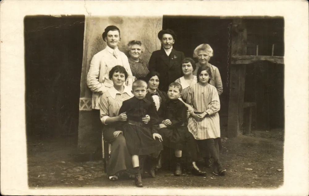 Familie oder Gruppe von Personen — Außenaufnahme — fotografisches Papier R. DUVAN, Colomiers - Vorderseite