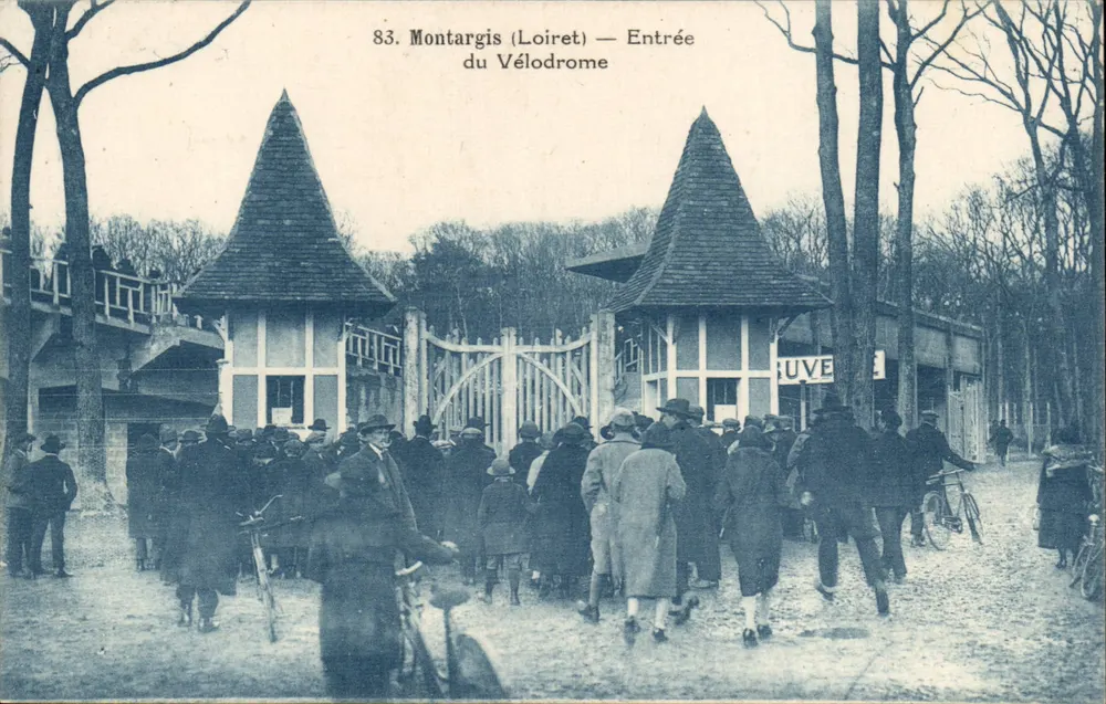 Montargis (Loiret) — Entrée du Vélodrome — Édition Prasilin - Recto