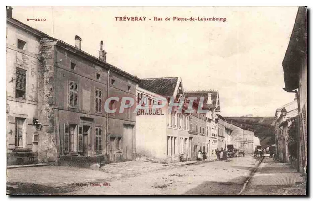 Tréveray - Rue de Pierre-de-Luxembourg — vista da rua com edifícios e passantes — editor Ruyer, Toulouse, n° R-2110 - Frente