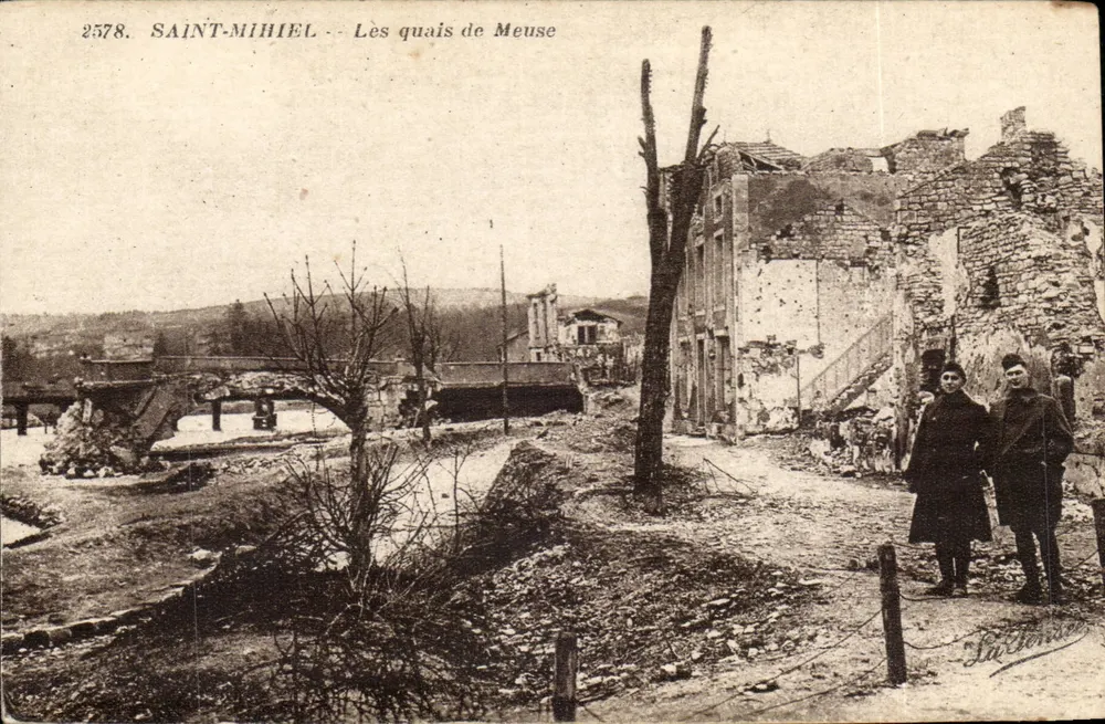 Saint-Mihiel — Os quais da Meuse — La Ternaise - Frente