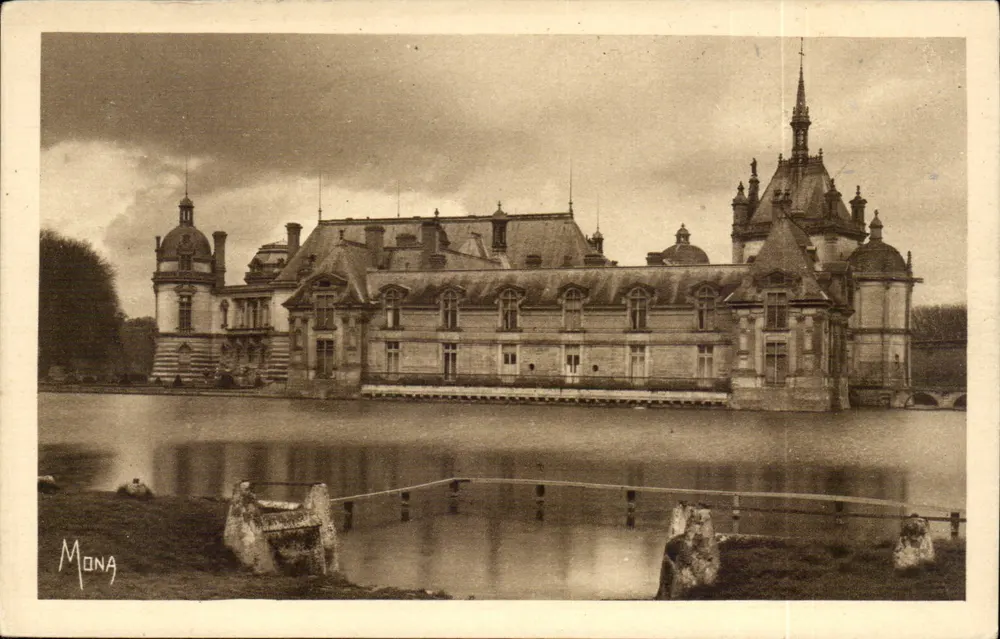 Chantilly — Das kleine Schloss und die Schatztour — Mona - Vorderseite