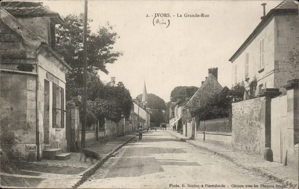 Ivors - A Grande-Rua — (Oise) — Foto G. Duclos, em Pierrefonds - Frente