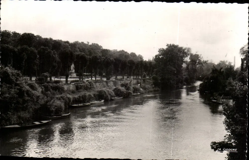 Der städtische Park und Kriegerdenkmal in Creil (Oise) — La Cigogne, n° 60.175.12 - Vorderseite