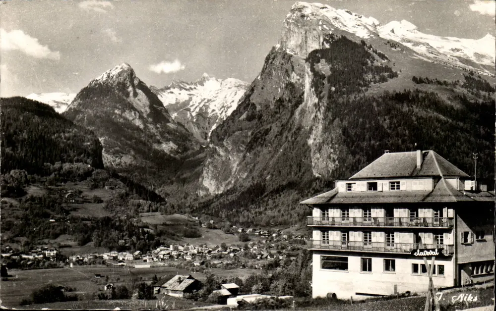 Samoëns (Haute-Savoie) — Le Criou (2207 m) und die Dents Blanches — J. Niks - Vorderseite