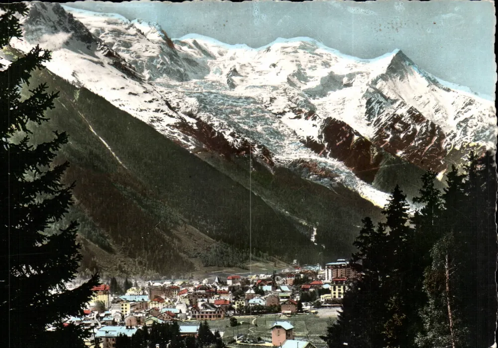 Chamonix — Vista geral e o Monte Branco — Edição G. Annebey, n° 3742 - Frente
