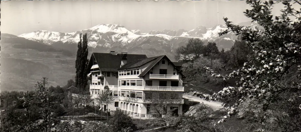Hotel de cura S.N.C.F. La Ravoire — Haute-Savoie — Alt. 700 m - Frente