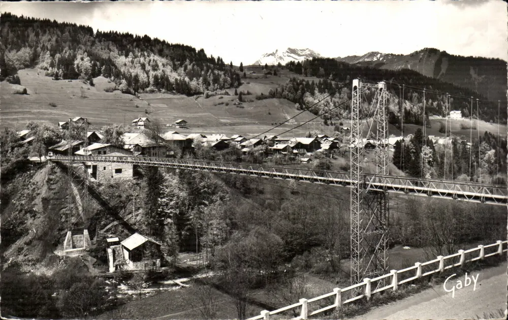 Ponte suspensa em Gaby — vista panorâmica — Edições Gaby - Frente