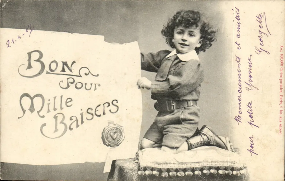 Kind mit Schild 'Gut für Tausend Küsse' — Verlag: Aux 100.000 Cartes postales, Paris, 9 bis, rue Albany - Vorderseite