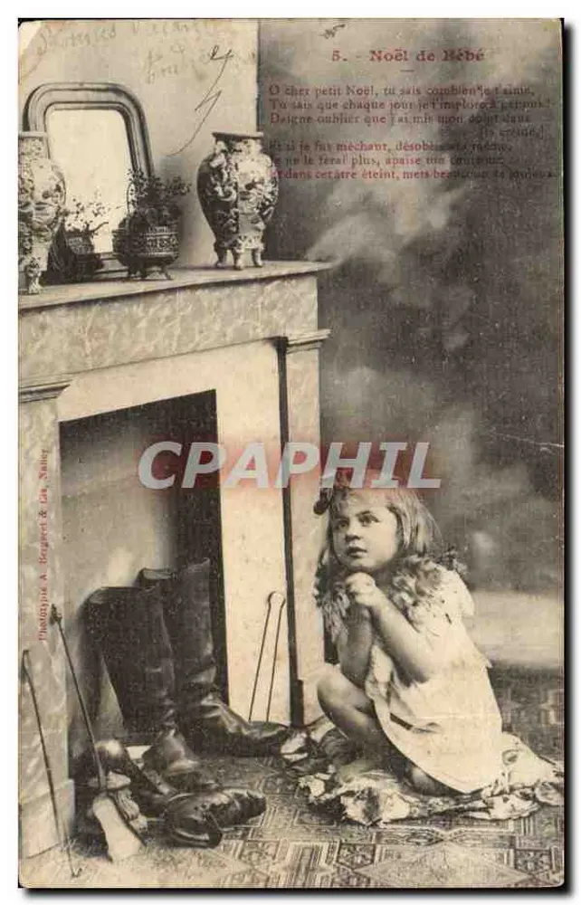 Noël de Bébé — scène de Noël avec enfant près d'une cheminée — Photographie A. Bergaret & Les Nattes - Vorderseite