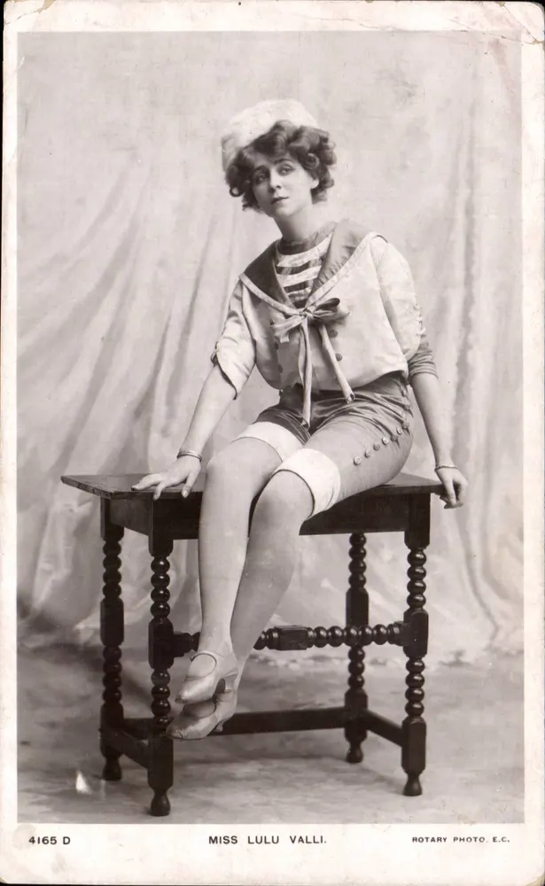 Miss Lulu Valli — fotógrafa Rotary Photo E.C., n° 4165 D - Frente