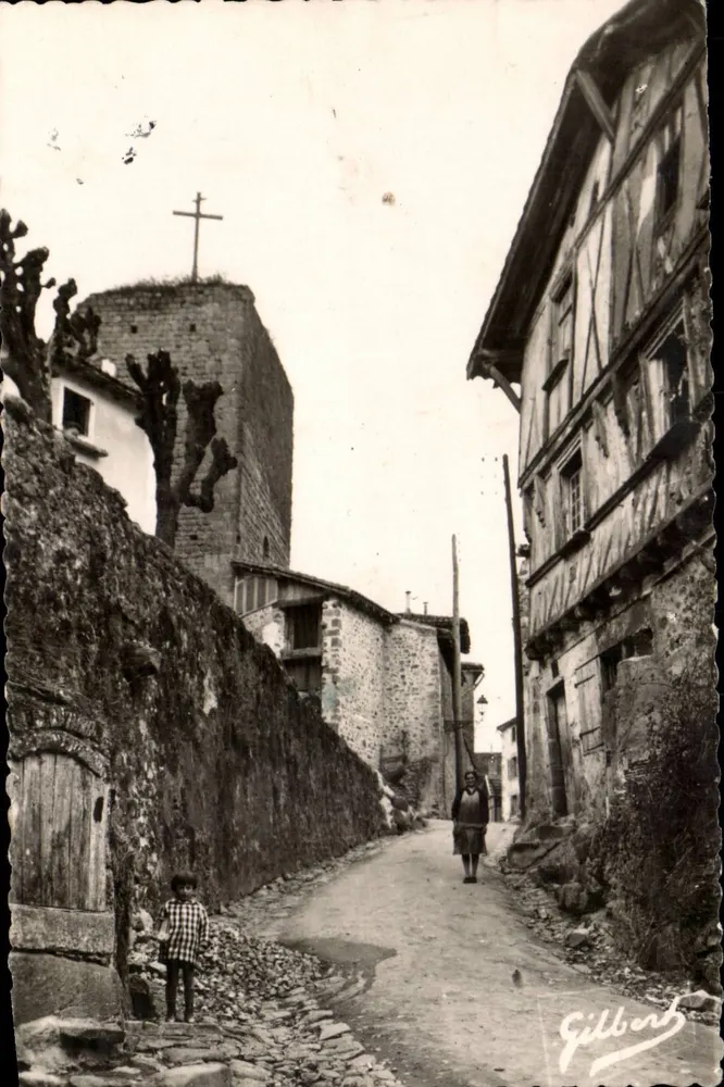Confolens — Alte Häuser und Reste des Alten Schlosses — Gilber - Vorderseite