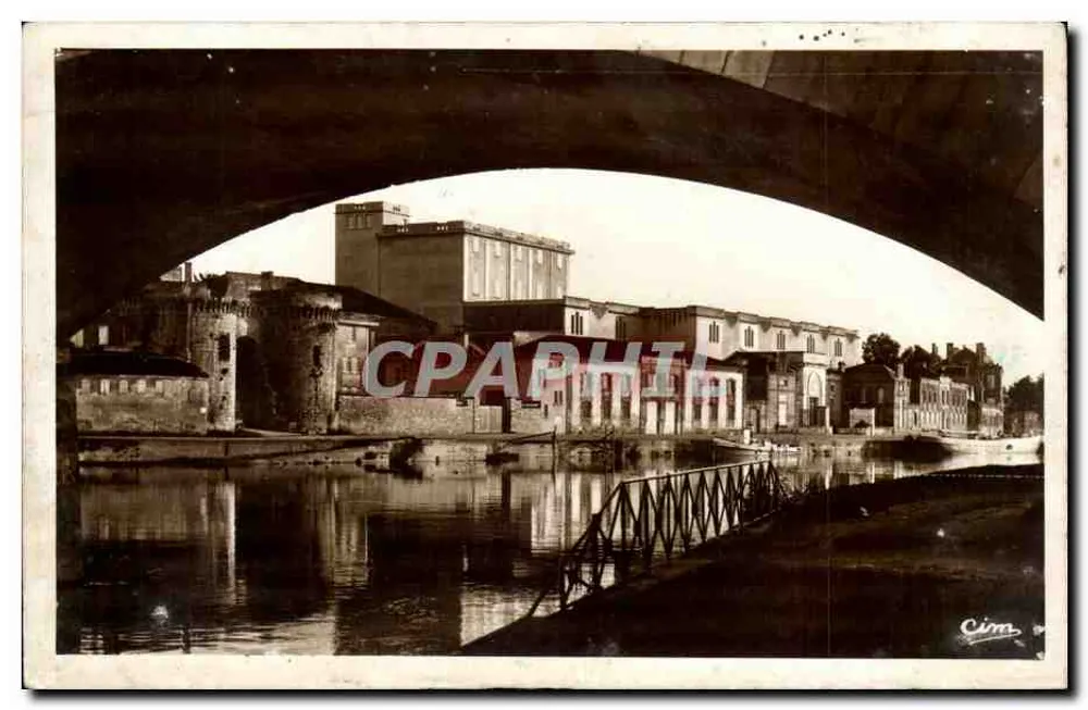 Cognac (Charente) — Les Quais — Cim - Frente
