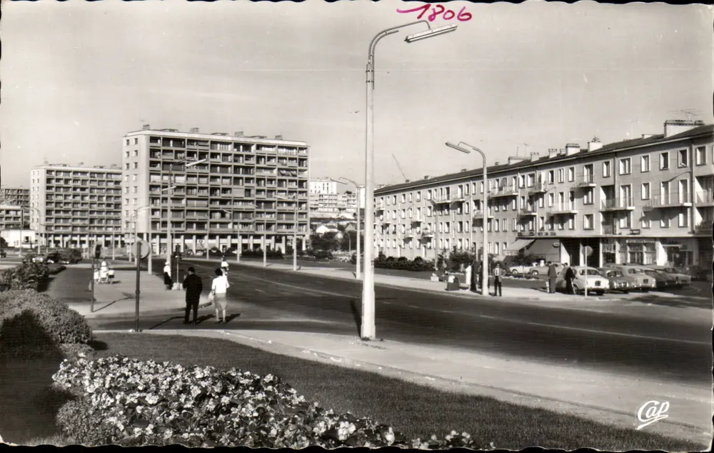 Angoulême — Die neuen Gebäude auf der Place de la Gare — Cap - Vorderseite