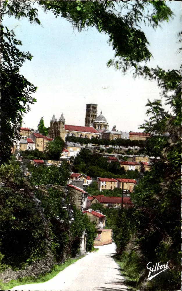 Angoulême — Aussicht auf das Viertel Saint-Pierre und die Kathedrale — Éditions Charentaises d'Art Gilbert - Vorderseite
