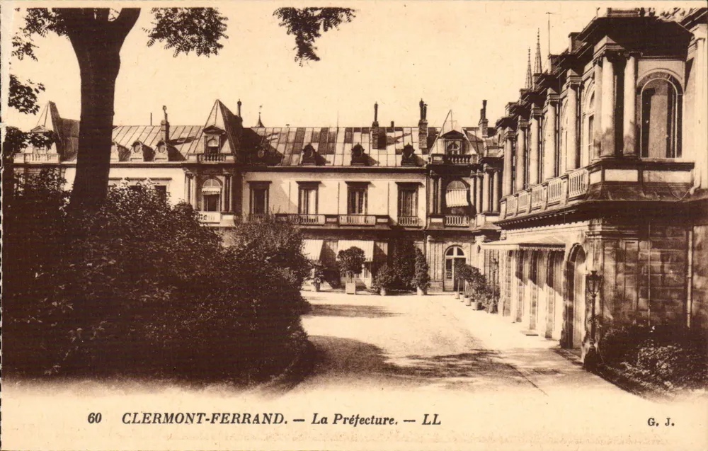 Clermont-Ferrand — A Prefeitura — G. J. - Frente