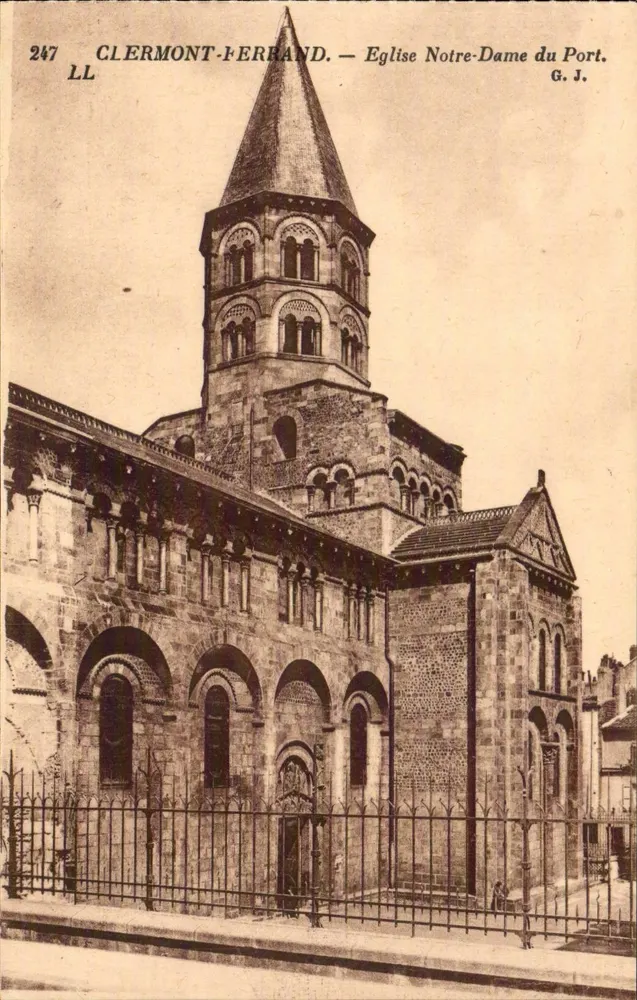 Clermont-Ferrand — Kirche Notre-Dame du Port — G. J. - Vorderseite