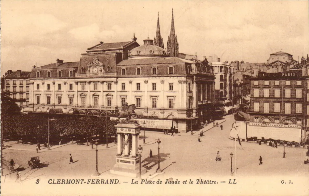 Clermont-Ferrand — Place de Jaude und das Theater — LL - Vorderseite