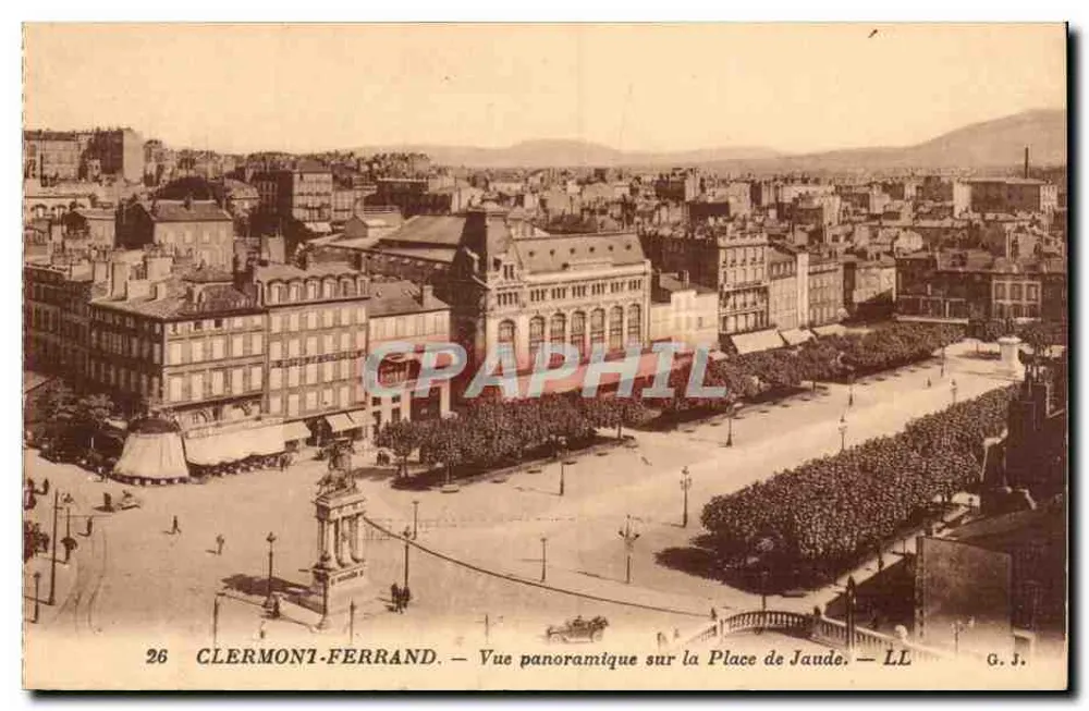 Clermont-Ferrand — Panoramablick auf die Place de Jaude — G. J. - Vorderseite
