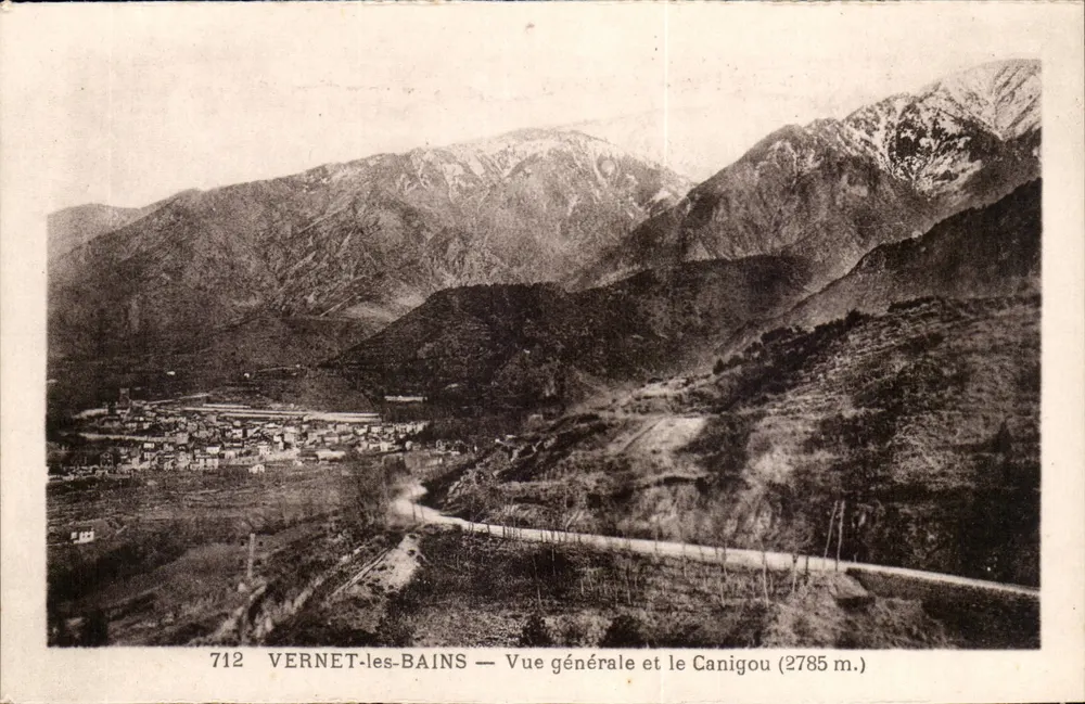 Vernet-les-Bains — Allgemeiner Blick und der Canigou (2785 m.) — Serie 712 - Vorderseite