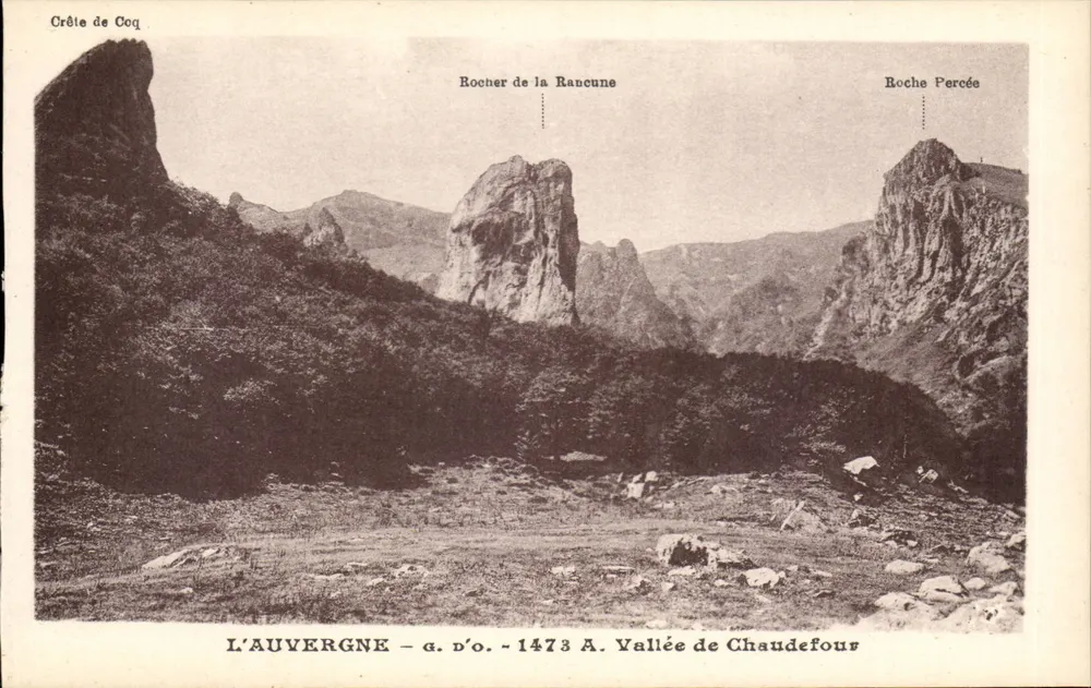 L'Auvergne — Crête de Coq — Rocher de la Rancune — Vallée de Chaudefourn - Frente