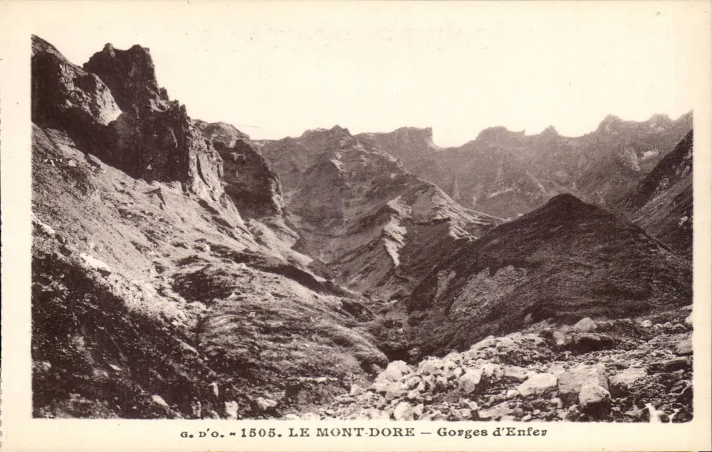 LE MONT-DORÉ — Gorges do Inferno — J. Goustefangeas, editor, Ollinges (P.-de-D.) - Frente