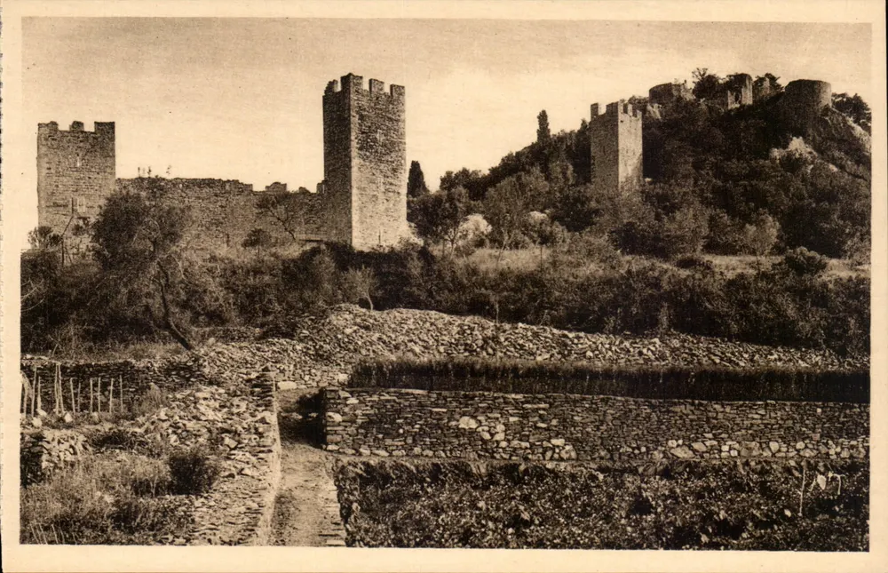 O Velho Castelo — Hyères (Var) — Les Éditions d'Art Wydét, Paris - Frente