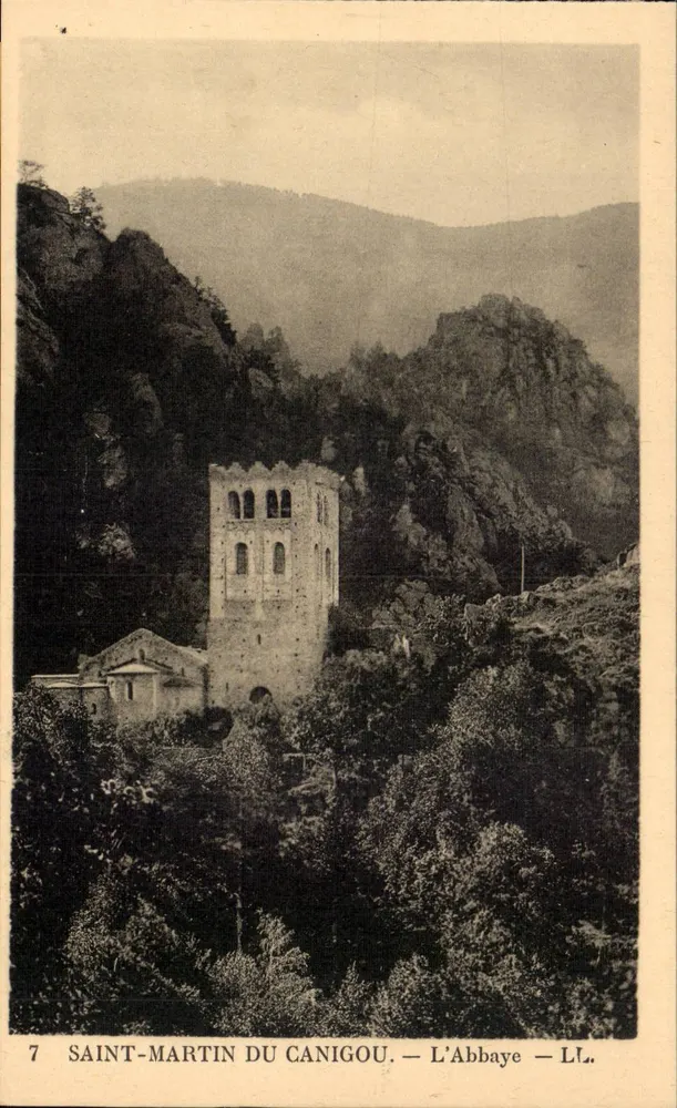 Saint-Martin du Canigou — A Abadia — LL. - Frente