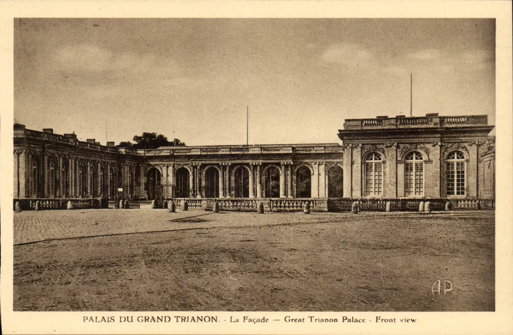 Palácio do Grande Trianon — A Fachada — Editor APD - Frente