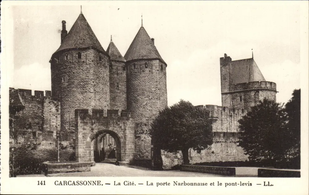 Carcassonne — Die Stadt — Das Tor von Narbonne und die Zugbrücke — LL. - Vorderseite