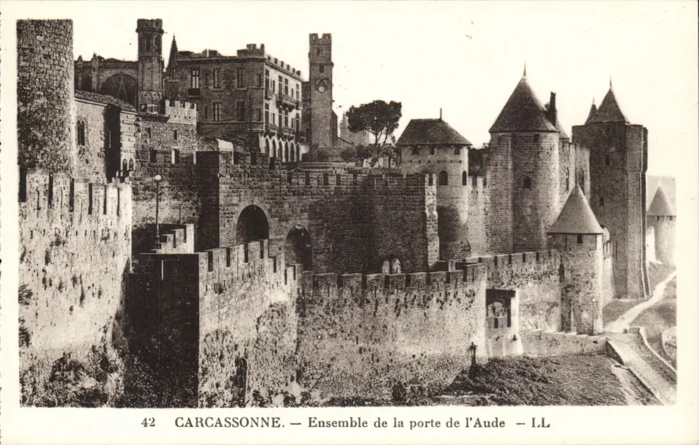 Carcassonne — Conjunto da porta da Aude — I.L. - Frente