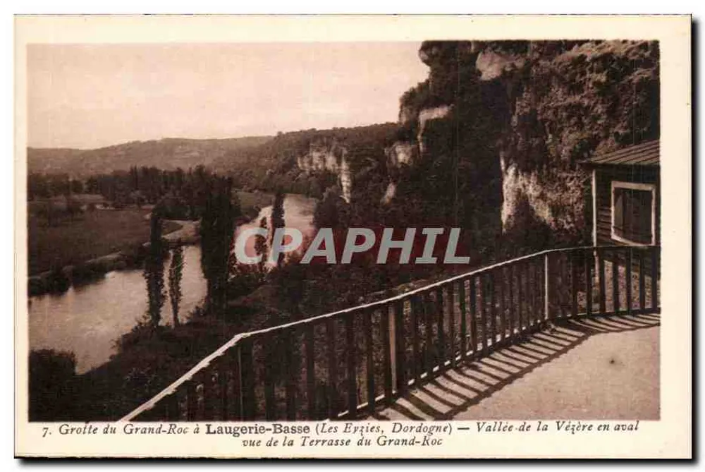 Grotte du Grand-Roc à Laugerie-Basse (Les Erties, Dordogne) — Vallée de la Vézère en aval vue de la Terrasse du Grand-Roc - Recto