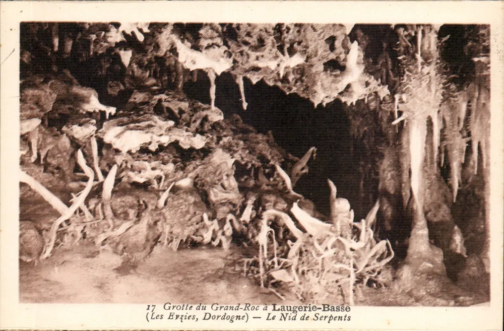 Höhle des Grand-Roc in Laugerie-Basse (Les Eyzies, Dordogne) — Das Schlangennest - Vorderseite