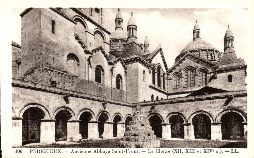 Périgueux — Antiga Abadia Saint-Front — O Cloister (séculos XII, XIII e XIV) — LL. - Frente