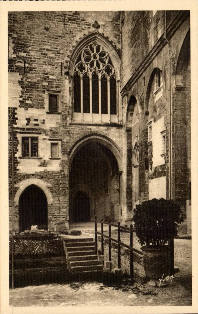 Avignon (Vaucluse) — Palast der Päpste — Detail der inneren Hofanlage — Éditions d'Art Yvon, Paris - Vorderseite