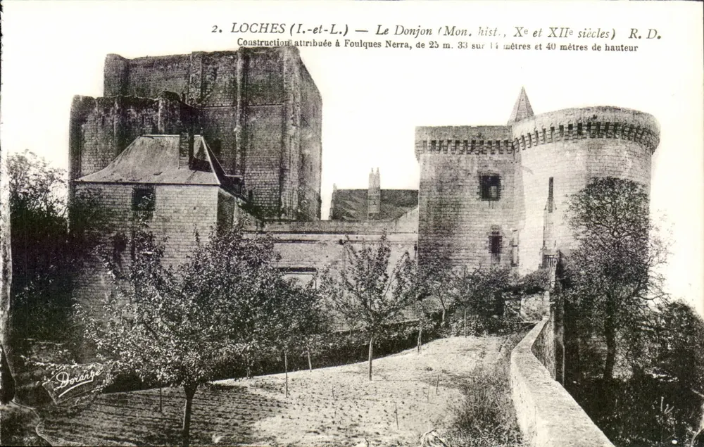 Loches (Loir-et-Cher) — O Donjon (Monumento histórico, séculos X e XII) — R.D. — Editor Dorange, Tours - Frente