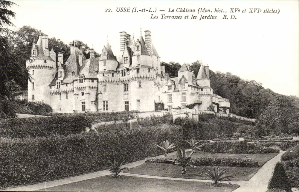 Ussé (Indre-et-Loire) — Le Château (Monument historique, XV. und XVI. Jahrhundert) — Les Terrasses et les Jardins R.D. - Vorderseite