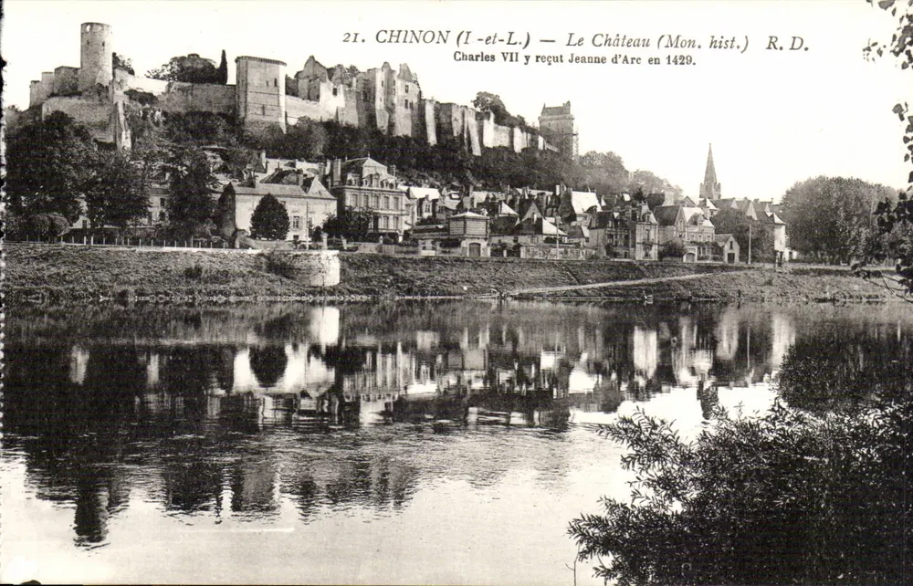 Chinon (Indre-et-Loire) — O Castelo (Monumento Histórico) — R.D. n°21 - Frente